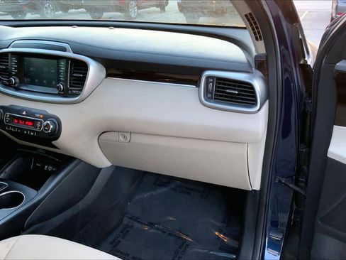Used 2019 Kia Sorento LX AWD/4WD image 18