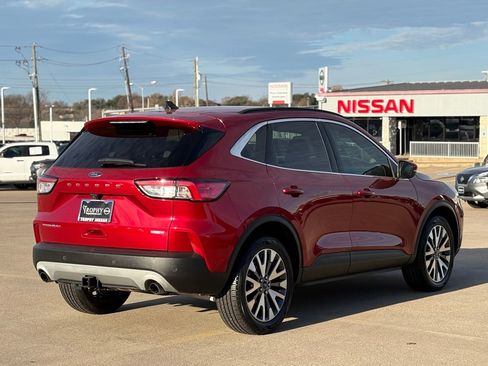 Used 2020 Ford Escape Titanium image 5