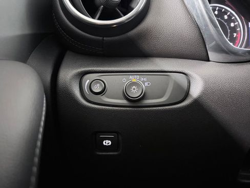 Used 2019 Chevrolet Blazer LT w/ Sound & Technology Package FWD image 28