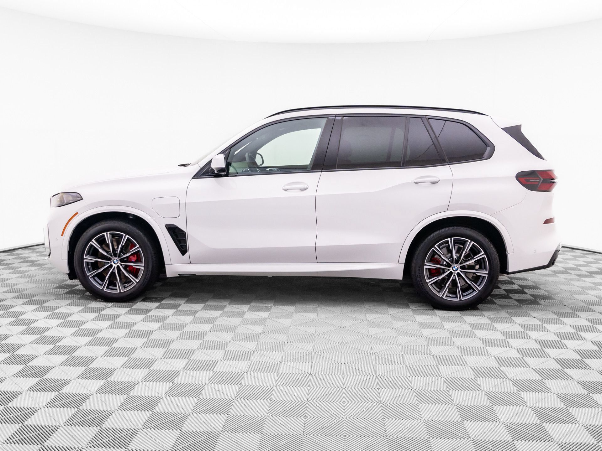 Certified 2026 BMW X5 xDrive50e AWD/4WD image 2