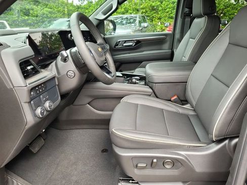 New 2025 Chevrolet Suburban Premier image 14