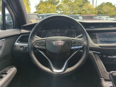 Used 2023 Cadillac XT6 Luxury FWD image 16