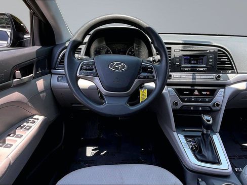 Used 2018 Hyundai Elantra SE FWD image 14