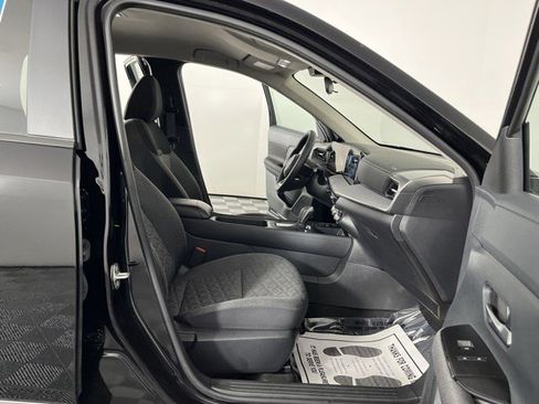 Used 2025 Nissan Kicks SV FWD image 33