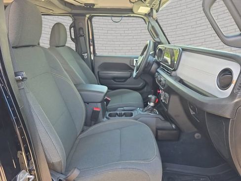 Used 2025 Jeep Gladiator Sport AWD/4WD image 11