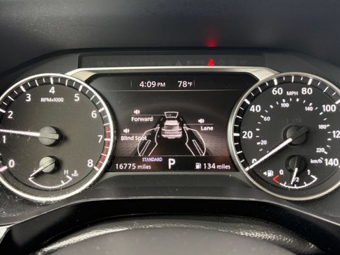 Used 2025 Nissan Pathfinder SV FWD image 38