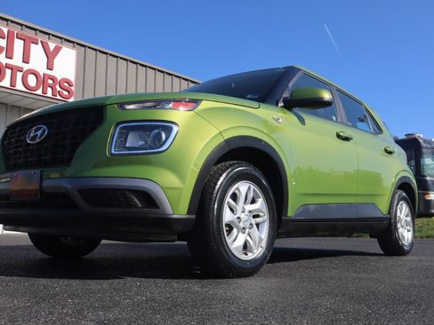 Used 2021 Hyundai Venue SE image 16