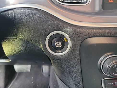 Used 2020 Dodge Charger SXT RWD image 31