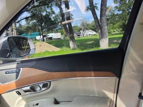 Used 2016 Volvo XC90 T6 Inscription w/ Vision Package AWD/4WD image 12