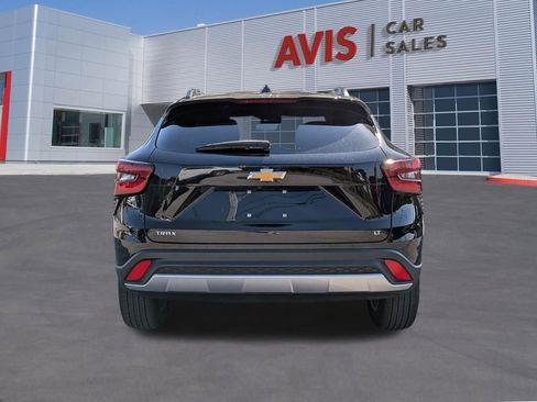 Used 2025 Chevrolet Trax LT w/ LT Convenience Package FWD image 7