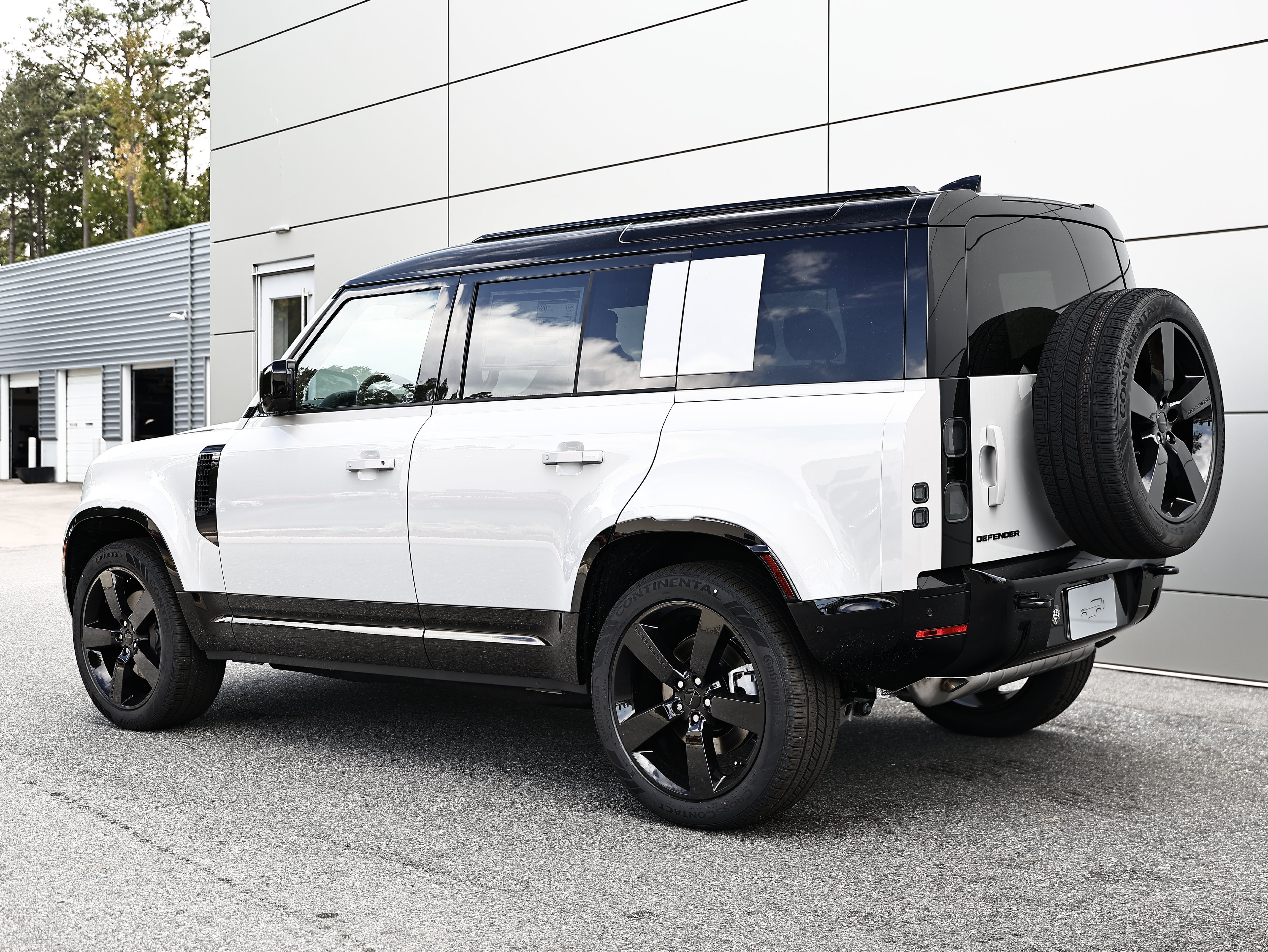 New 2026 Land Rover Defender 110 X-Dynamic SE AWD/4WD image 7