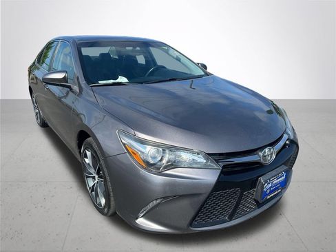 Used 2017 Toyota Camry XSE w/ Moonroof Package FWD image 5