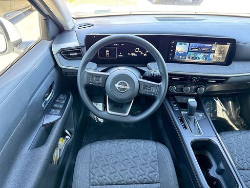 Used 2025 Nissan Kicks SV image 11