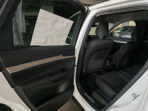 New 2025 Volvo EX90 Plus image 15