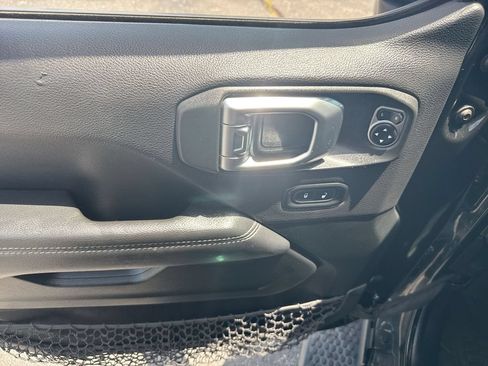 Used 2020 Jeep Wrangler Unlimited Sahara AWD/4WD image 13