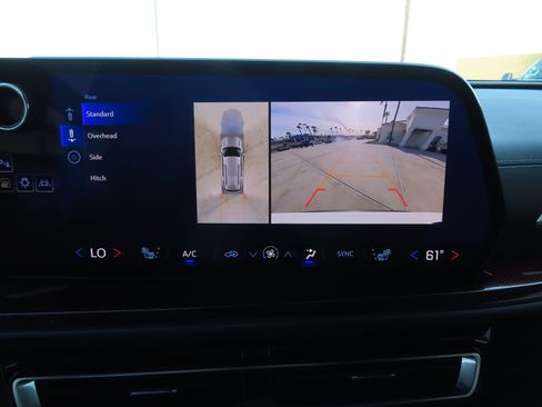 Used 2024 Chevrolet Traverse Z71 w/ Enhanced Driving Package image 29