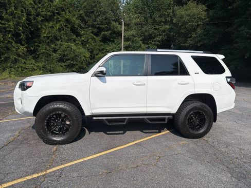 Used 2019 Toyota 4Runner SR5 RWD image 3