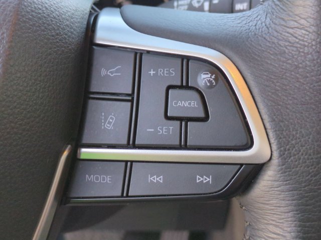 Used 2026 Toyota Sienna XLE FWD image 21