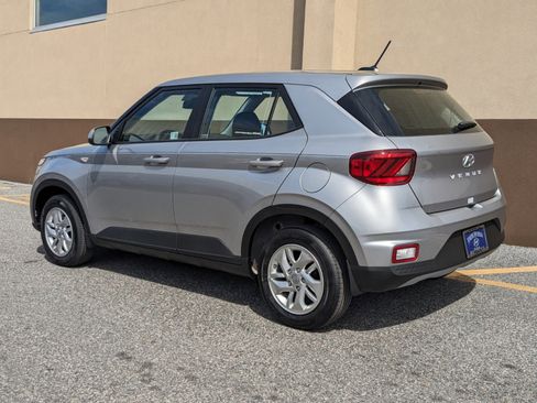 New 2025 Hyundai Venue SE image 7
