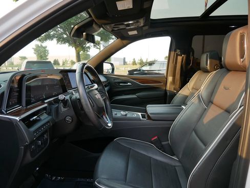 Used 2023 Cadillac Escalade Premium Luxury w/ Performance Package AWD/4WD image 9