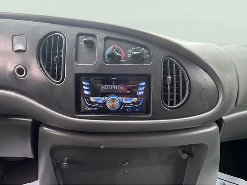 Used 2005 Ford E-350 and Econoline 350 Super Duty image 10