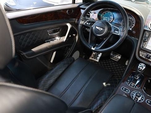 Used 2018 Bentley Bentayga AWD/4WD image 23