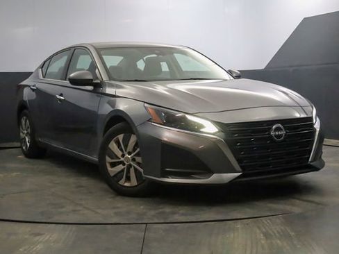 Used 2023 Nissan Altima 2.5 S image 2