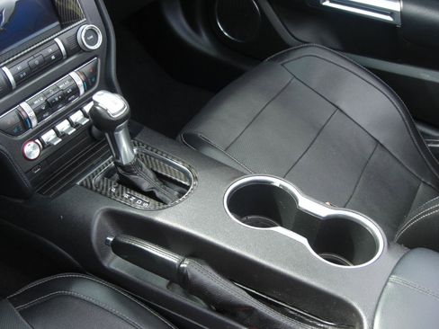 Used 2020 Ford Mustang Premium image 7