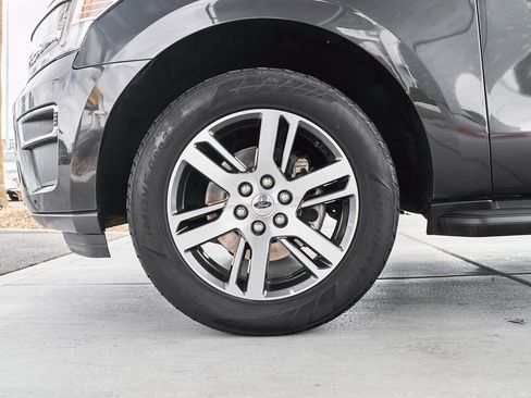 Used 2024 Ford Expedition Limited image 3