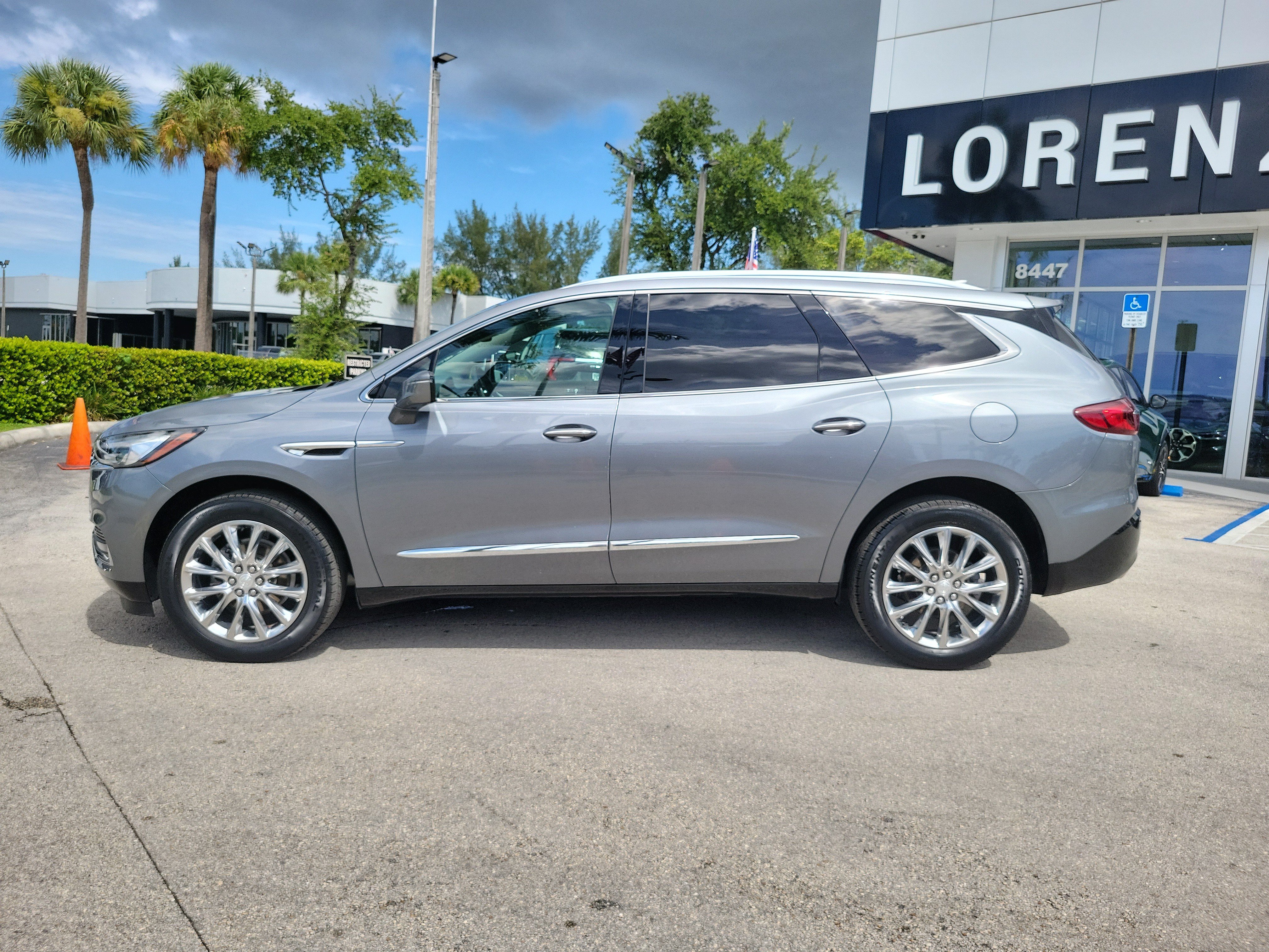 Used 2021 Buick Enclave Premium w/ Sun and Sites Package FWD image 8