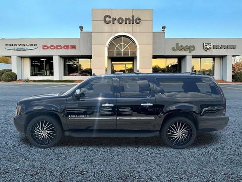Used 2009 Chevrolet Suburban LTZ AWD/4WD image 6