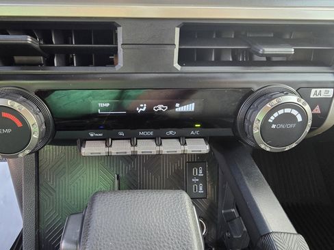 Used 2024 Toyota Tacoma SR5 AWD/4WD image 19