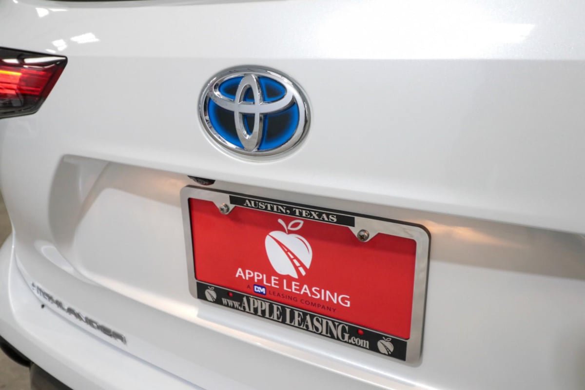 Used 2021 Toyota Highlander Limited FWD image 29