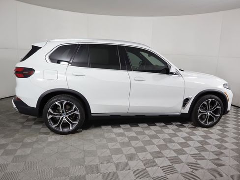 Used 2024 BMW X5 xDrive40i w/ Parking Assistance Package image 4