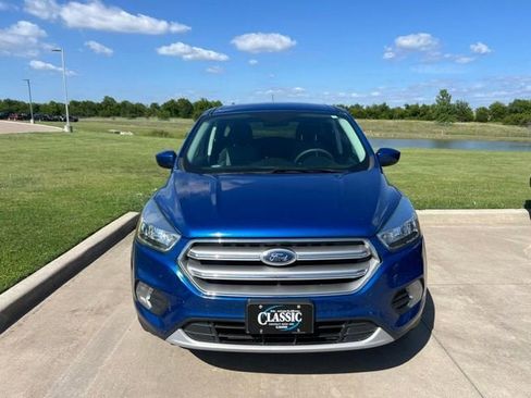 Used 2017 Ford Escape SE FWD image 2