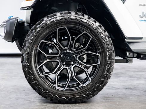 Used 2022 Jeep Wrangler Sahara image 11