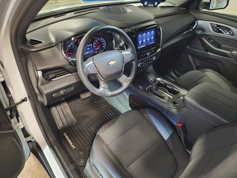 Used 2023 Chevrolet Traverse LT image 11