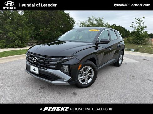 Certified 2025 Hyundai Tucson SE FWD image 1