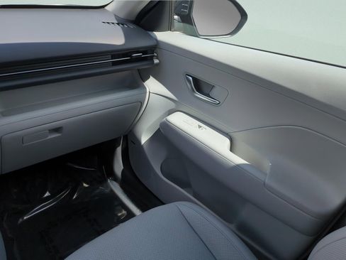 Used 2024 Hyundai Kona Limited image 16