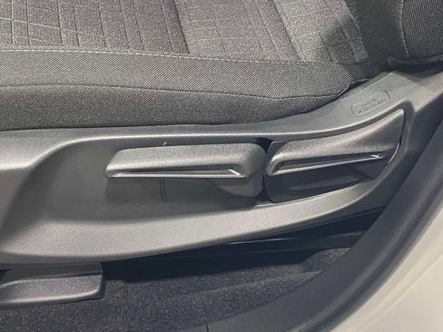 New 2027 Honda HR-V LX image 16