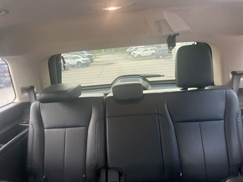Used 2024 Ford Expedition XLT RWD image 9