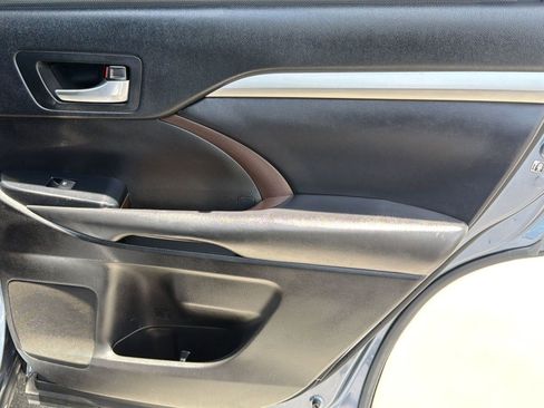 Used 2018 Toyota Highlander XLE FWD image 31