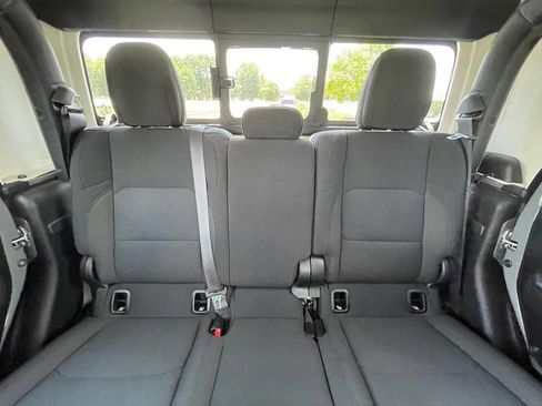 Used 2023 Jeep Gladiator Sport AWD/4WD image 29