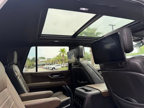 Used 2025 GMC Yukon Denali Ultimate AWD/4WD image 24