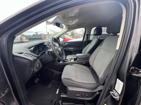Used 2017 Ford Escape SE w/ Equipment Group 201A FWD image 9
