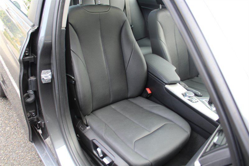 Used 2018 BMW 320i xDrive Sedan AWD/4WD image 29