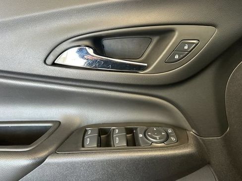 Used 2024 Chevrolet Equinox LT AWD/4WD image 12