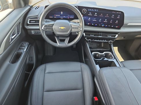 Used 2025 Chevrolet Traverse LT AWD/4WD image 13
