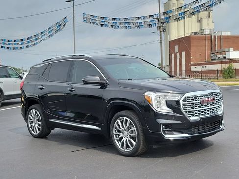 Used 2022 GMC Terrain Denali w/ Denali Premium Package AWD/4WD image 2