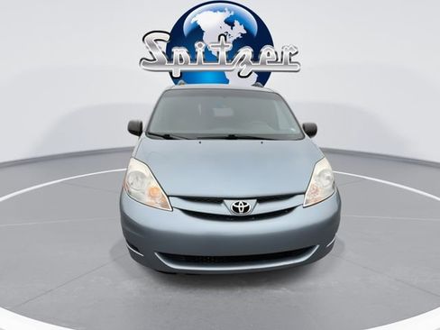 Used 2010 Toyota Sienna LE image 3